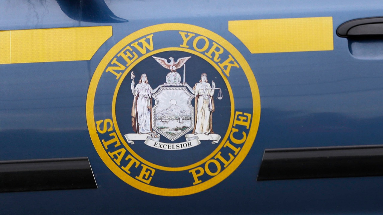 Two police officers shot, suspect 'actively firing at police' in Syracuse standoff lasting hours: report: Two police officers were shot and a third injured in Syracuse as authorities report an active shooter situation with residents urged to shelter in place. #Syracuse #ActiveShooter #PoliceShooting #LawEnforcement #StaySafe 1 1868cfee22d34c33535f3eaf99f168327f061e20