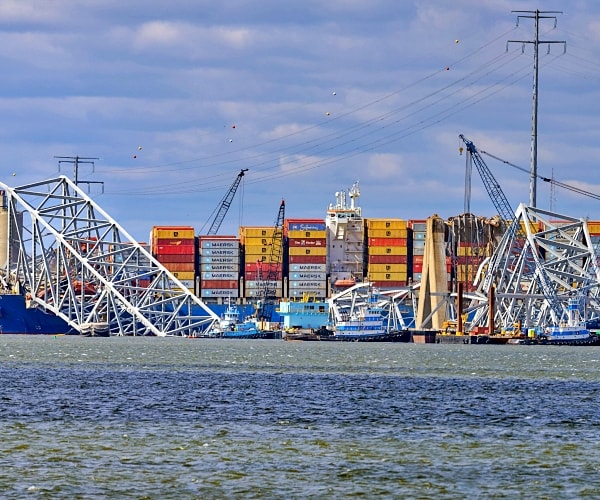 2 Charged in Crash Causing Deadly Baltimore Bridge Collapse: The Singapore-based operator of the ship that crashed into Baltimore's Francis Scott Key Bridge, causing it to collapse and kill six people, has been indicted along with a key employee, federal prosecutors said Tuesday. #Baltimore #BridgeCollapse #FrancisScottKeyBridge #ShipAccident #PublicSafety 1 2bb1a50fbc7a63965c2f189fdccbf48ea1f28c54