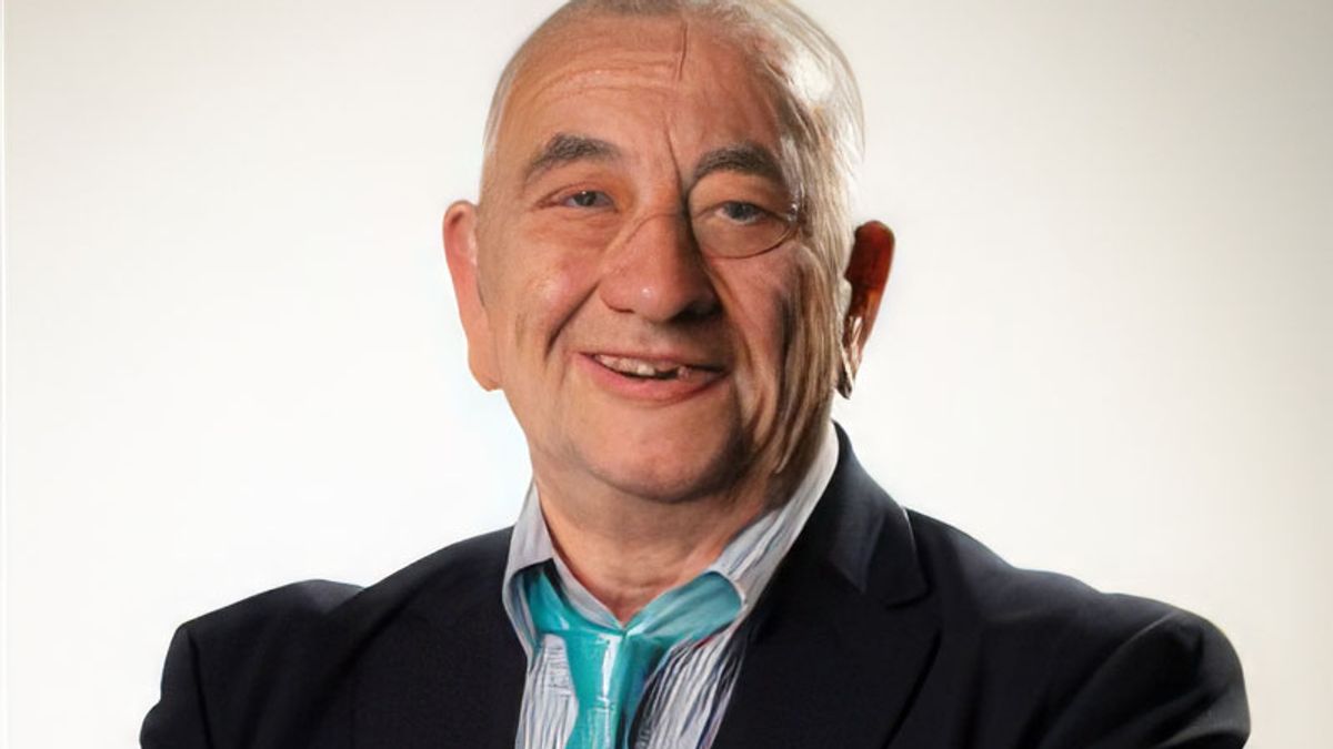 Reform councillor seen with ‘Swastika tattoo’ but his wife claims it is Buddhist peace symbol: Newly elected Barnsley councillor Andy Arnold was seen with what appears to be a small Nazi symbol inked on to the his arm in a series of photographs posted to a public Facebook group #Barnsley #Councillor #SwastikaTattoo #PoliticalControversy #NaziSymbol