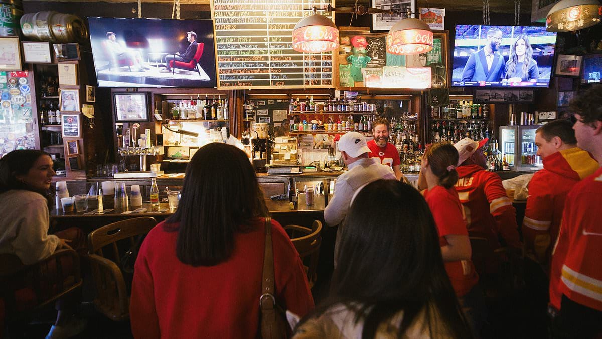 World Cup host state gives green light to bold new 23-hour drinking laws... with bars able to serve alcohol to fans from 6am: The state is the home to four countries' World Cup bases - England, Argentina, the Netherlands and Algeria - while it will also stage four group-stage matches, a round of 32 tie and a quarterfinal. #WorldCup #Football #SportsNews #DrinkingLaws #AlcoholPolicy 1 42391b464324232d4ad36419ec7c3df4551080ad