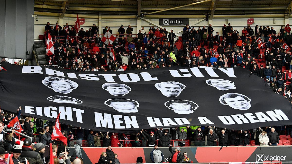 'The whole thing broke my heart and my mind': The 'Ashton Gate Eight' saved Bristol City from oblivion by waving goodbye to their futures, hundreds of thousands of pounds and the club they loved. Now they reveal their suffering had only just begun: This is the astonishing story of the eight players who tore up their contracts to stop Bristol City going out of existence during Roy Hodgson's first spell in charge. #BristolCity #FootballHistory #AshtonGateEight #RoyHodgson #SoccerHeroes 1 49714d82dd5d7259d90e9ab7377f3240f99c75ce