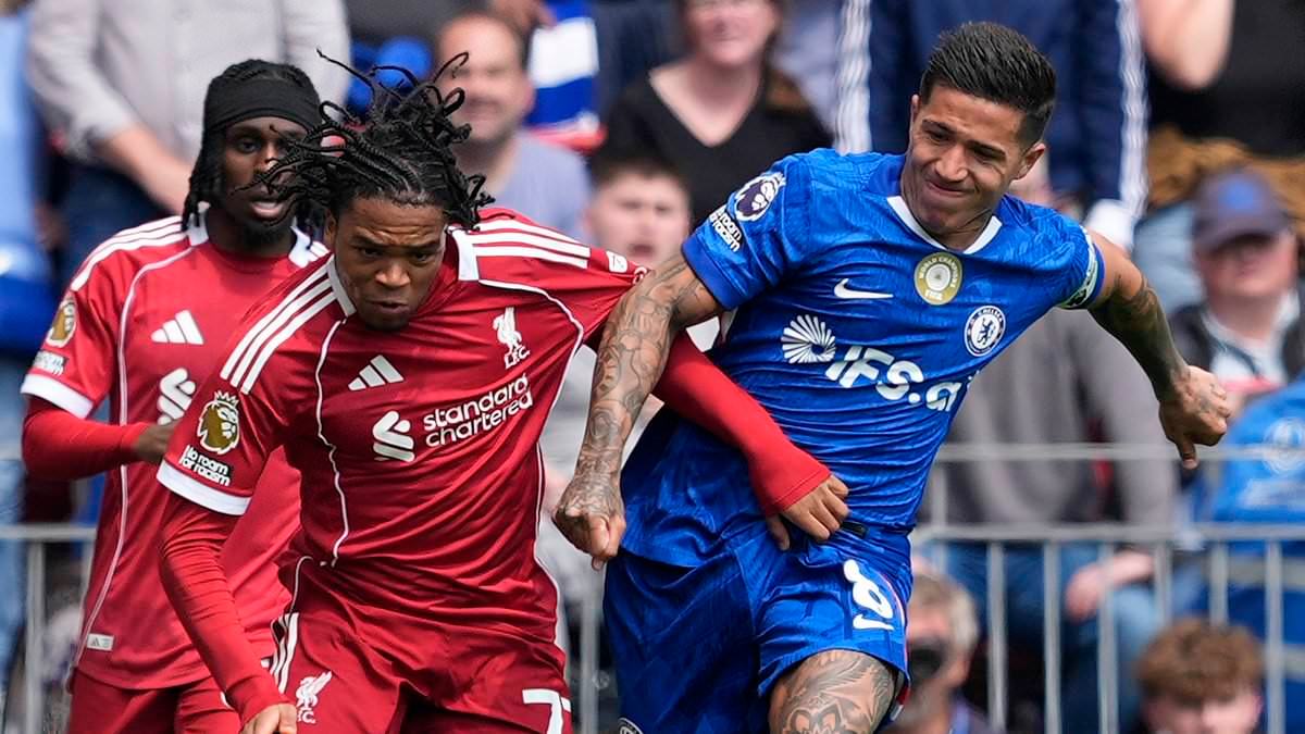 Liverpool 1-1 Chelsea - PLAYER RATINGS: Which Blues defender 'impressed' in a brand new role? Who took 41 MINUTES to make his first touch? And which 22-year-old star must start showing more?: Liverpool and Chelsea played out a 1-1 draw at Anfield on Saturday. Daily Mail Sport's KIERAN GILL runs the rule over performances in both red and blue at Anfield. #Liverpool #Chelsea #PremierLeague #Football #PlayerRatings 1 5fc88d3fd3eff2c2b5eb9ddec99c662f6cd21062