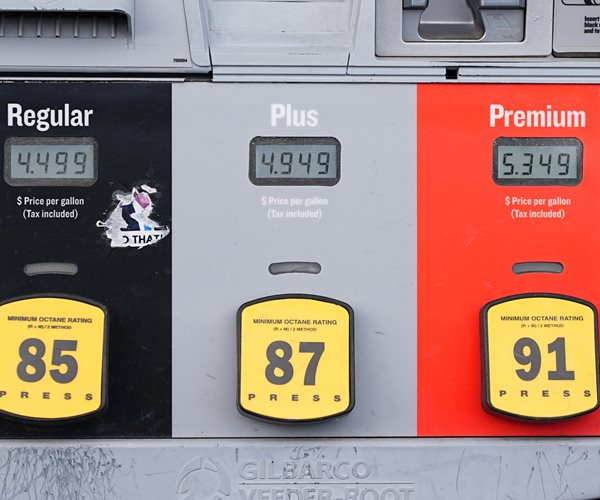 JPMorgan Warns $5 Gas May Soon Hit US Pumps: U.S. gas prices reaching $5 per gallon appear possible as the Iran war continues, according to JPMorgan analysts. The banking giant warned that disruptions tied to the Middle East conflict are no longer being contained to crude oil markets. #GasPrices #JPMorgan #OilMarket #IranWar #MiddleEast 1 775e356ed1f6ec2e4dc786de337faae136e4fc54