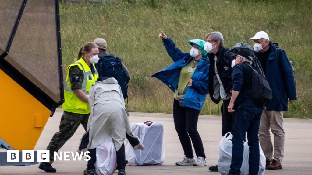 How different countries are dealing with passengers from the ship: The UK, US and EU are asking all citizens returning home from the virus-hit MV Hondius to self-isolate for about six weeks. #SelfIsolation #CruiseVirus #MVHondius #COVID19 #TravelRestrictions 1 8ab89be1cb29f10f0c156cd6519a7074bdac8f2e