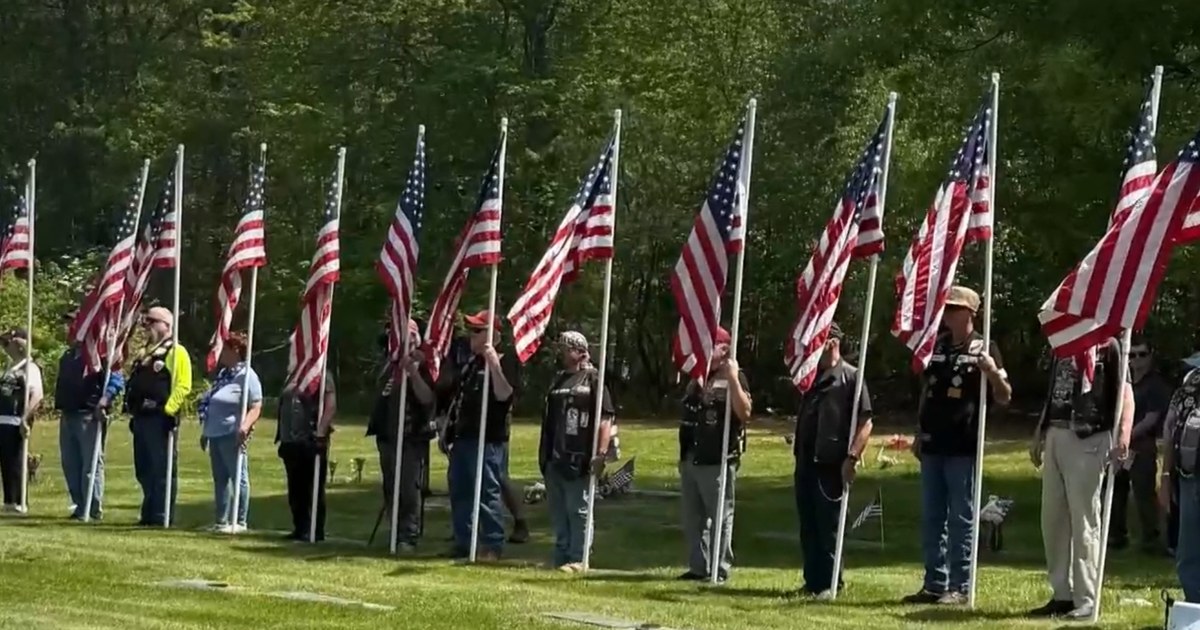 1,500 strangers attend WWII veteran’s funeral: Veterans service officer Terrance O’Keefe put out a call from Massachusetts for a World War II veteran who needed a proper hero’s send-off. When he arrived at the funeral, a line was already out the church door. #WWII #Veterans #Hero #MilitaryHonor #FuneralService