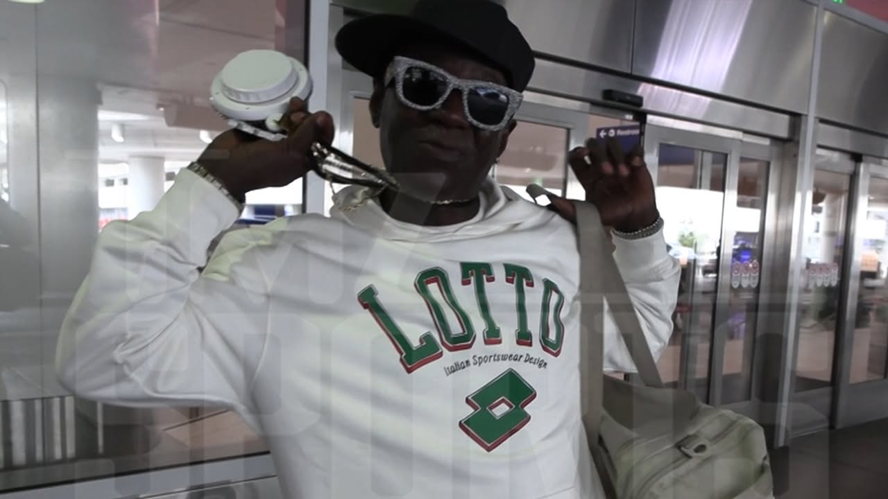 Flavor Flav Says U.S. Women's Hockey Getting Key to Las Vegas During She Got Game Weekend: Flavor Flav tells TMZ Sports the "She Got Game" weekend will be so epic, the U.S. Women's Olympic Hockey team will leave Las Vegas with keys to the city!! We caught up with the rap legend at LAX this week ... and he said the July extravaganza… #Hockey #WomensHockey #SheGotGame #FlavorFlav #LasVegas 1 a83dd30c0aacb7676c1a3b67435a5e93adc618a4