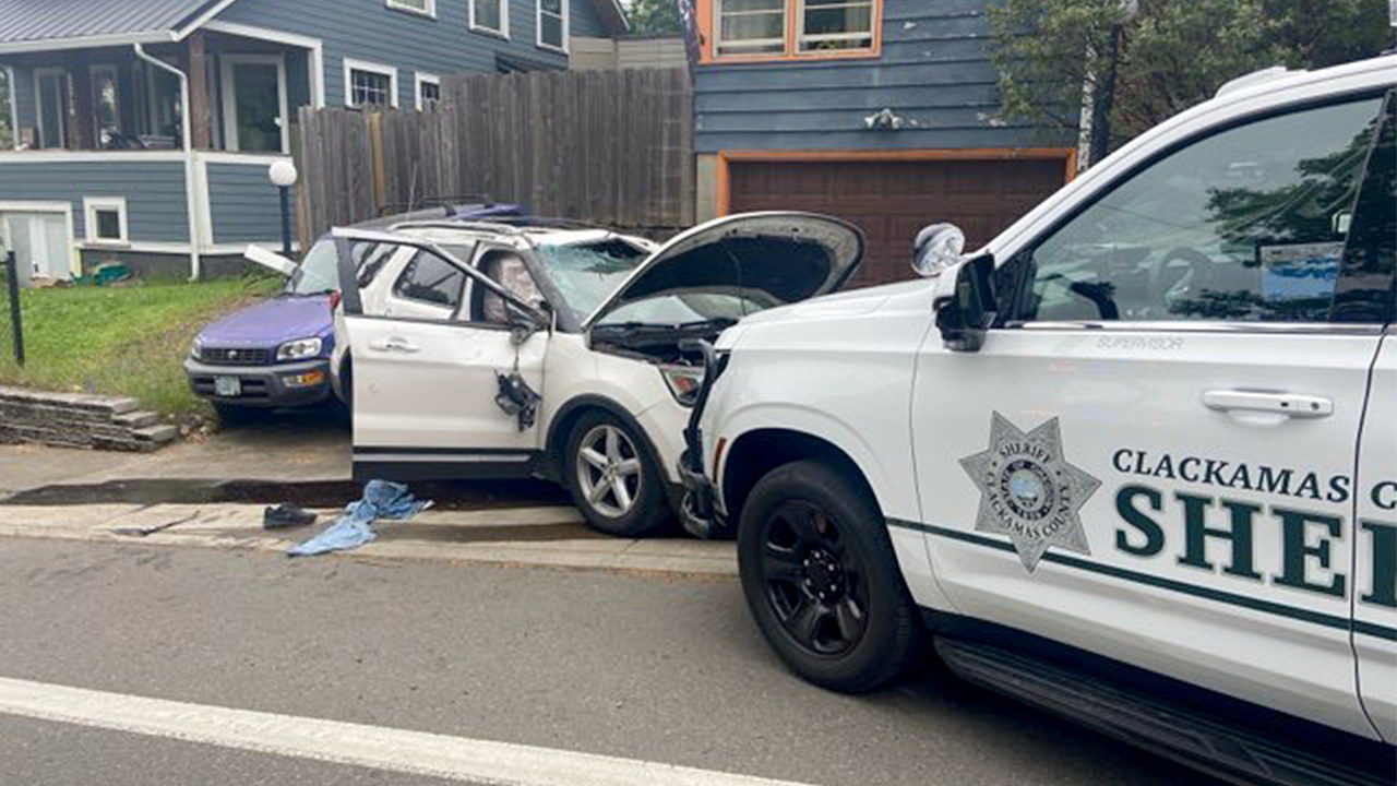 Oregon burglary suspect nabbed after crashing SUV during police chase: video: A burglary suspect in Oregon now faces charges including DUII, identity theft and reckless driving after crashing into another vehicle during a police pursuit, deputies said. #Oregon #Burglary #PoliceChase #DUII #IdentityTheft