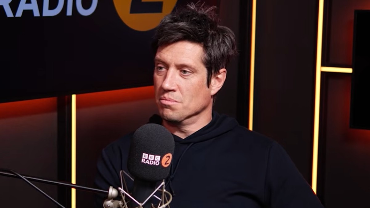 Vernon Kay says ‘don’t make me worried’ after co-star’s response to BBC Radio 2 complaint: TV and radio presenter Vernon Kay was left feeling a bit uneasy after openly complaining about the conditions in the BBC Radio 2 studios in an ‘honest’ outburst while live on air. #VernonKay #BBCRadio2 #celebritynews #radio #broadcasting