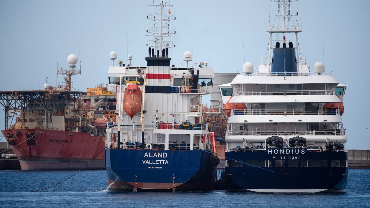 Hantavirus live updates: 15 in quarantine in Nebraska, 1 in biocontainment unit: The MV Hondius cruise ship, on which the hantavirus infection was identified, has made its way to the Canary Islands, where passengers are disembarking. #Hantavirus #HantavirusUpdate #Nebraska #Biocontainment #MVHondius 1 c5fd202e27b78921736f7ce27b7c10005ad496d4