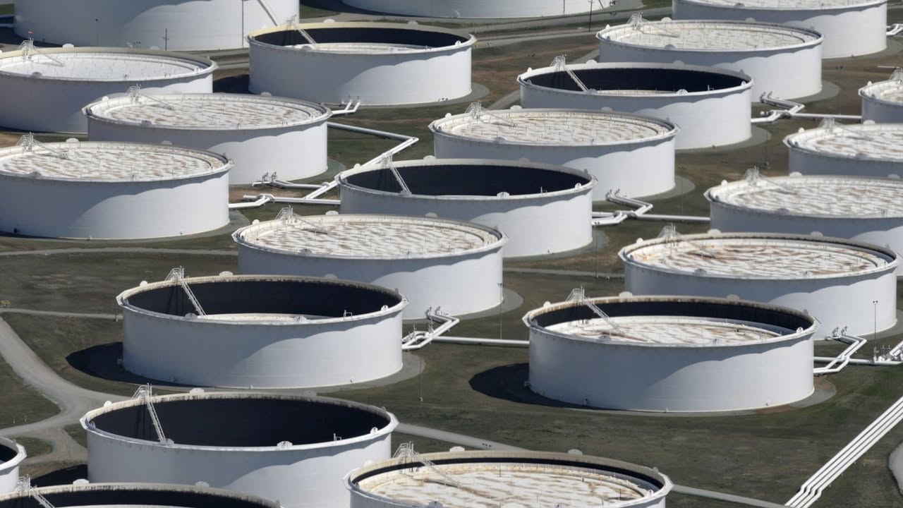 Global oil stockpiles could hit record lows if Strait of Hormuz remains closed: The world's oil stockpiles could approach all-time lows by the end of May due to the Strait of Hormuz closure, according to UBS. #OilMarket #StraitOfHormuz #OilPrices #Stockpiles #UBS 1 e6835a9fcb70bbad9c11fc094c715fd780c89faa