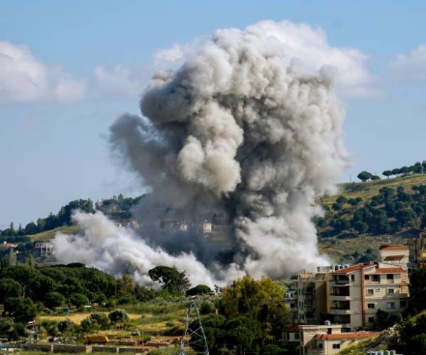 Israel Expands Airstrikes in Lebanon: The Israeli army intensified strikes in southern Lebanon on Monday, as Israeli Prime Minister Benjamin Netanyahu said he had ordered the military to escalate its offensive in Lebanon in an effort to “crush” Hezbollah. #Israel #Lebanon #Netanyahu #Hezbollah #Airstrikes