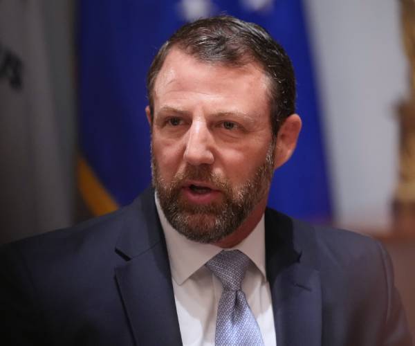 DHS’ Mullin Won’t Halt Newark Flight Processing: Homeland Security Secretary Markwayne Mullin said on Monday he does not need to halt international flight processing at New Jersey’s Newark Liberty International Airport, citing cooperation from state and local law enforcement officials near a detention center that houses … #DHS #HomelandSecurity #NewarkAirport #InternationalFlights #MarkwayneMullin