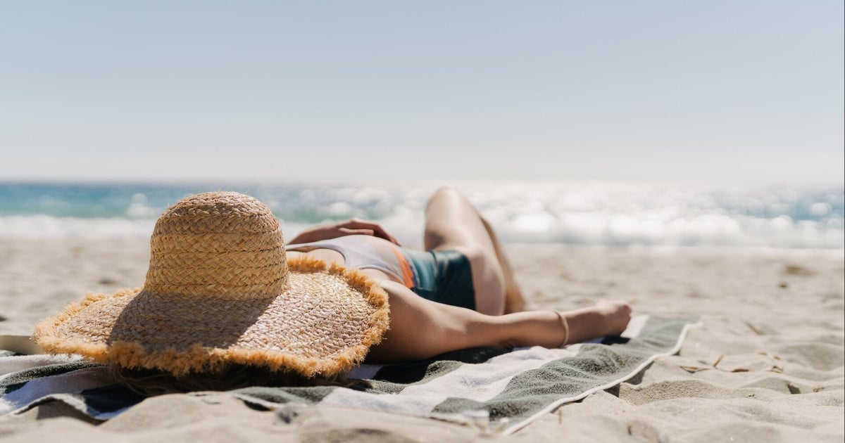 What is tanmaxxing? A dermatologist breaks down risks of the popular trend: Dermatologist Dr. Rachel Nazarian joins "CBS Mornings" to break down risks of tanmaxxing, where people maximize their exposure to the sun for the darkest possible tans. #TanMaxxing #SunSafety #Dermatology #SkinHealth #TanningRisks 1 291f15cba570721c8dd9f94509b59948549e300c