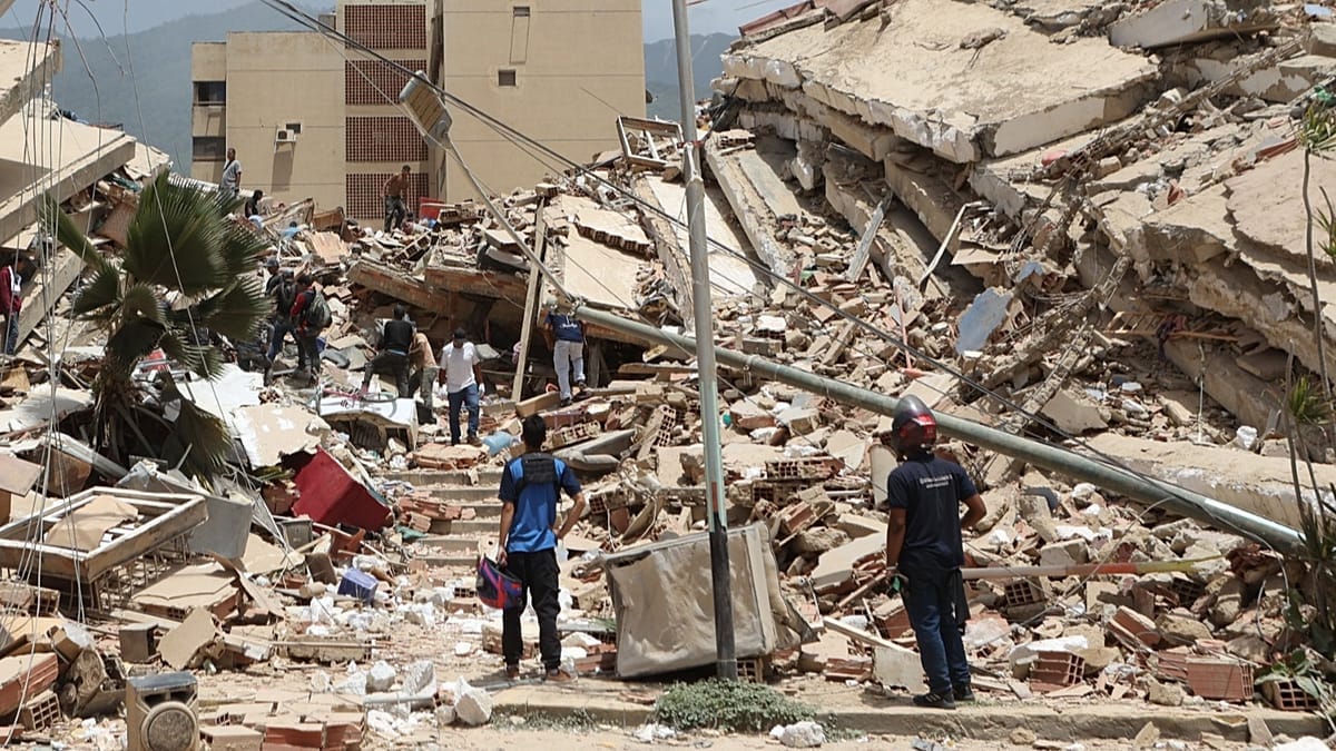 'Help, we are trapped': Venezuela earthquake victims turn to Euronews' TikTok to beg for rescue": Lack of resources and patchy telecoms have driven many Venezuelans to despair. In this context, outlets’ social networks, including Euronews, have become key platforms for appeals for help. #Venezuela #TerremotoVenezuela #AyudaHumanitaria #Emergencia #TikTokVenezuela 1 302cc43df45ecfa93b6e01bc04f30ffaa8a43757