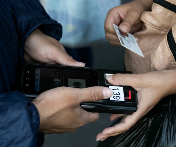 Experts Downplay Fingerprint Theft Risk From Photos: Hackers can theoretically extract fingerprints from photos posted online, but cybersecurity experts say the risk remains extremely low for most people and should not overshadow more common cyber threats, reports CBS News. #Cybersecurity #FingerprintTheft #OnlineSafety #Hacking #DigitalSecurity