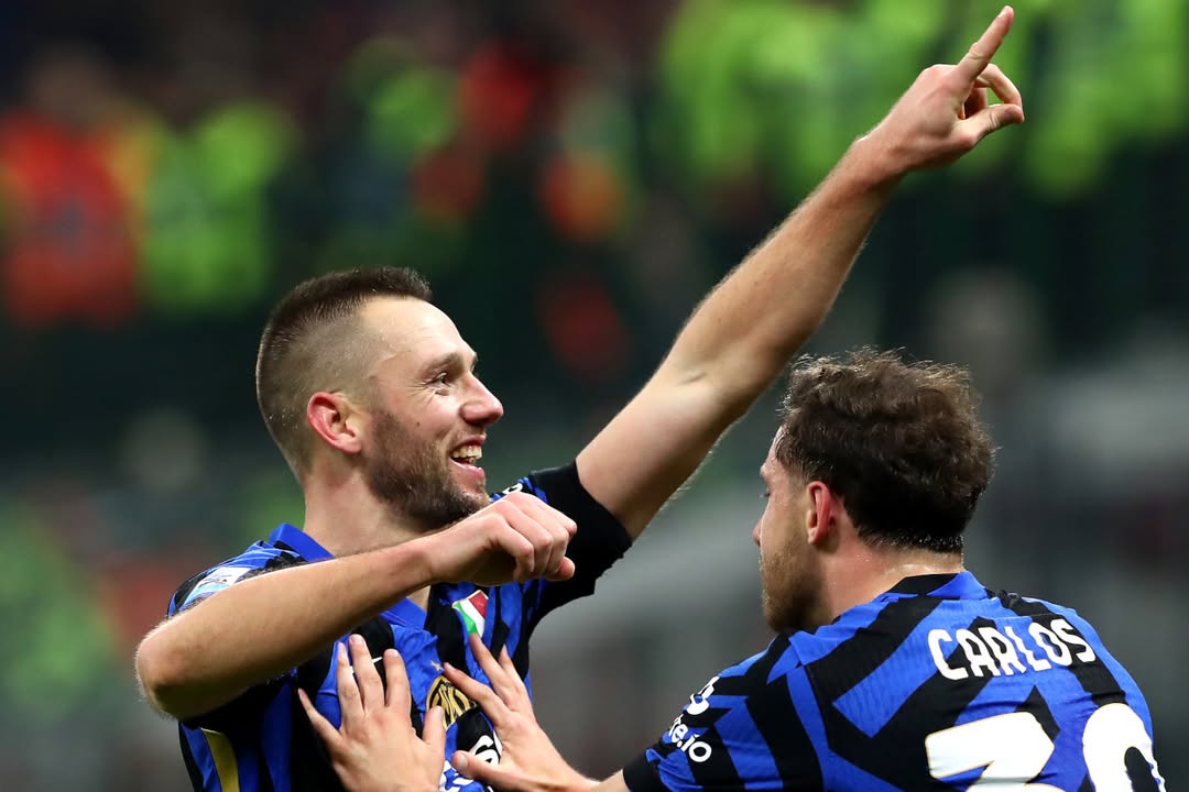 Inter offer new De Vrij deal, while Acerbi targeted by Monza: While Inter have reportedly offered a new short-term contract for Stefan de Vrij, it’s possible… #InterMilan #DeVrij #Acerbi #SerieA #FootballNews