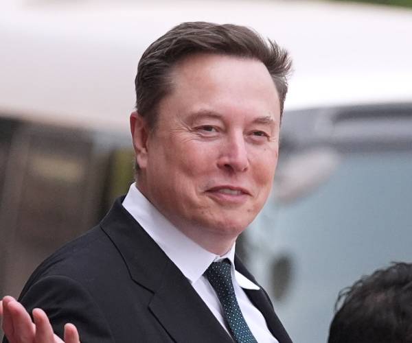 SEC Defends Musk Twitter Settlement: The Securities and Exchange Commission has defended its settlement with Elon Musk over his purchase of Twitter shares, saying it reflected “compromises” and was not tainted by collusion, after the judge overseeing the case said the accord raised “red flags.” #ElonMusk #SEC #TwitterSettlement #StockMarket #FinancialNews