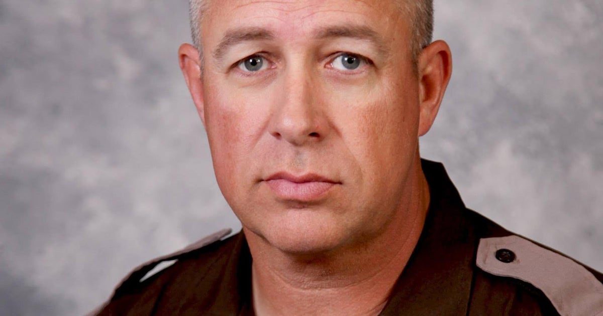 Trump nominates former Oklahoma trooper Lance Schroyer to be ICE director: President Trump on Saturday said he has nominated Lance Schroyer to be the next director of U.S. Immigration and Customs Enforcement. #Trump #LanceSchroyer #ICEDirector #Immigration #USPolitics 1 8d73f01bd762a06df11a321bfb881adf810735ba