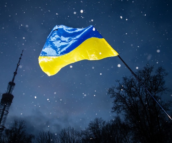 Kyiv Mayor: Russia Launches Major Attack: Kyiv was under heavy Russian attack early on Tuesday, with a large pillar of smoke seen rising from the Ukrainian capital and authorities urging residents to seek shelter, according to witnesses and officials.Kyiv Mayor Vitali Klitschko said a ​fire had broken out in the… #Kyiv #RussiaAttack #Ukraine #VitaliKlitschko #StaySafe