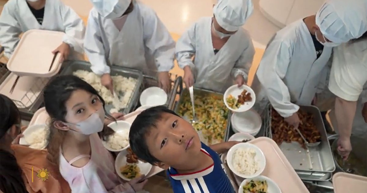 In Japan, life lessons in healthy eating: In the United States, the percentage of obese adults is about ten times what it is in Japan, even though fast food, junk food, pizza and donuts are also popular there. Correspondent Adam Yamaguchi looks at what differentiates the Japanese diet. He also learns how one company helps track its employees’ health, and how schools make it their mission to design lunches that give Japanese children a taste of a healthy life. #HealthyEating #JapaneseDiet #Nutrition #ObesityAwareness #CleanEating