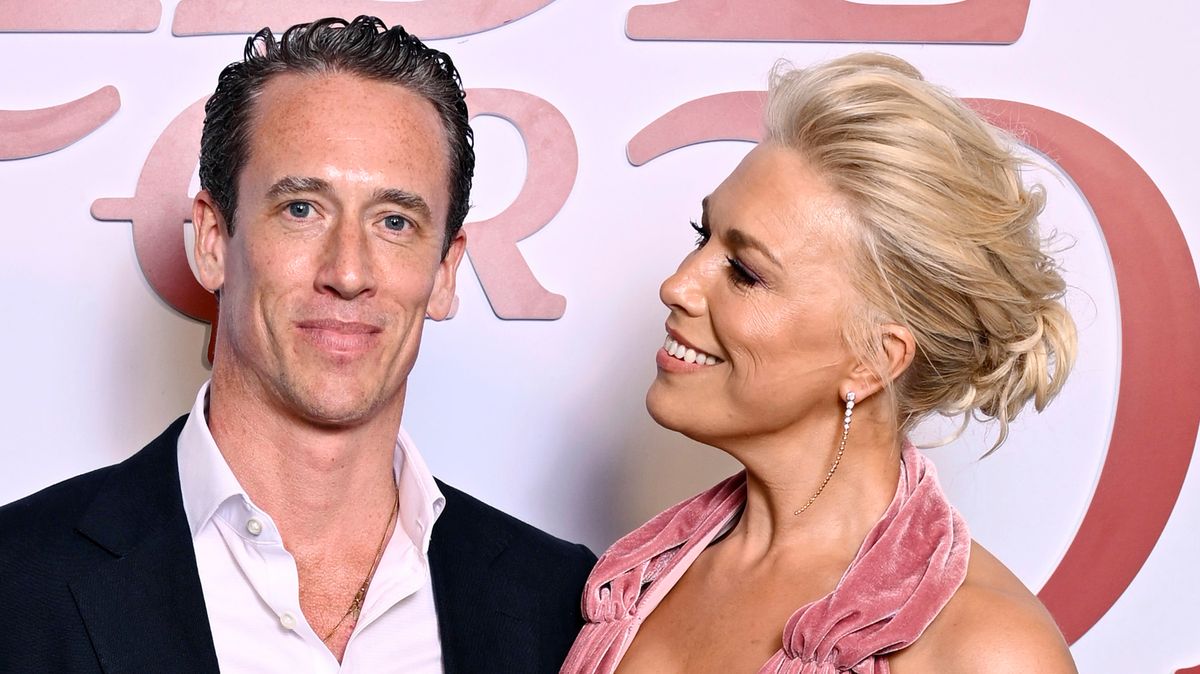 Hannah Waddingham glows beside new man Nick after confirming 'really lovely' relationship: Ted Lasso icon Hannah Waddingham beamed with joy as she posed with new boyfriend Nick at the screening of Ride or Die, her new Amazon Prime Video show #HannahWaddingham #TedLasso #RideOrDie #AmazonPrimeVideo #NewRelationship 1 d89e40ee5637f3e7fc7579264631814ad2ed2fba