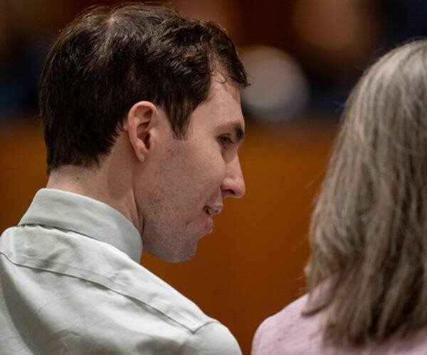 Judge: Kirk Murder Hearing Will Be Public: Reporters and the public will be allowed to attend a key upcoming hearing for the man accused of killing Charlie Kirk, after a Utah judge on Monday denied a defense request to restrict access. #CharlieKirk #JusticeForCharlie #MurderHearing #CourtNews #PublicHearing