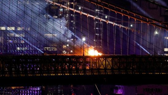 Brooklyn Bridge fire: Scary videos show massive blaze that broke out during Fourth of July fireworks | Watch: Shocking videos have surfaced on X of a fire that broke out on the Brooklyn Bridge as the Macy's Fourth of July fireworks were going off. #BrooklynBridge #Fireworks #FourthOfJuly #MacyFireworks #FireDanger 1 006bd529abc65868c9780f2d87c20eaf420846eb