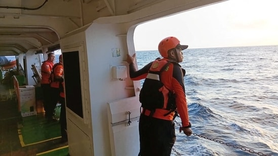 20 missing, five rescued after boat sinks in Indonesia: The KM Nurul Salsa, which was carrying 78 passengers and crew, experienced engine failure and sank Wednesday about 43 nautical miles (79 km) from the port. #Indonesia #BoatSinking #SearchAndRescue #MissingPersons #MaritimeNews 1 1498067804f05908128495597e8e33ee7f77ae14