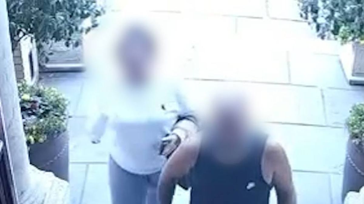 Couple accused of dine and dashing after £115 feast on Dover sole and calamari: The couple were seen on CCTV parking their car before allegedly enjoying a meal and drinks at El Puerto in Penarth, south Wales, then leaving without settling the £115 bill #DineAndDash #RestaurantNews #ElPuerto #Penarth #FoodCrime 1 21102ff926bcd19d18fc31860c02132dbf72b26b