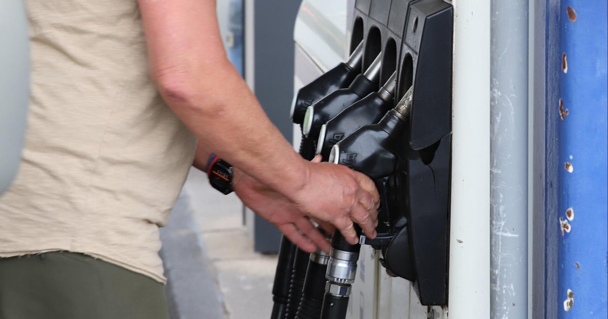U.S. gas prices back up to average of $4 a gallon, AAA says: As fighting with Iran ramps up, a gallon of regular gas is once again $4 on average, up 13 cents in one week, according to AAA. Severin Borenstein, professor at UC Berkeley's Haas School of Business, joins with analysis. #GasPrices #FuelEconomy #Inflation #Gasoline #EnergyCosts 1 29dadc33eed99f09ad5d34d81e39f521f6904025