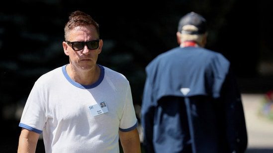 Who is Peter Thiel's husband? Matthew Danzeisen sued by flight attendant over ‘violent’ assault: Peter Thiel's spouse, Matthew Danzeisen, is sued by flight attendant Stefanie Bojar, who alleges an assault aboard Thiel's private jet. #PeterThiel #MatthewDanzeisen #AssaultCase #FlightAttendant #LegalNews 1 2c42b34cae54e6043b90e06f1961508c990b004e