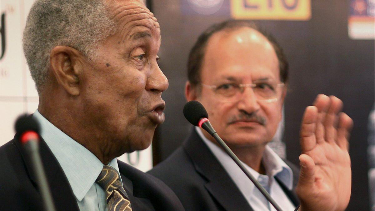 Sobers 'stood out' among the greats: West Indies legend Holding: The Barbados-born Sobers, who has died at the age of 89, featured in 93 Tests between 1954 and 1974, amassing 8,032 runs and taking 235 wickets #GarrySobers #CricketLegend #WestIndiesCricket #MichaelHolding #CricketHistory 1 2d829956f43bae7d7a17a6ea705be8e701167516