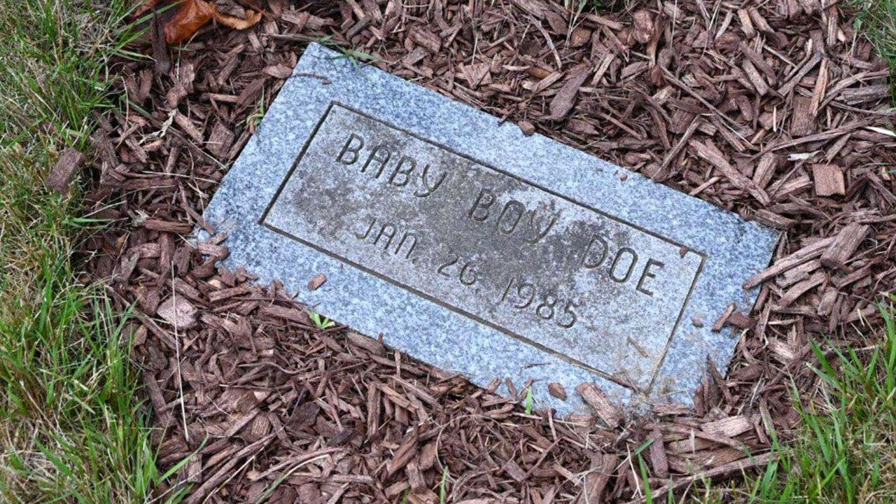 DNA from soda bottle allegedly links Massachusetts woman to 1985 murder of 'Baby Boy Doe': A Massachusetts woman allegedly linked by DNA genealogy to the 1985 cold case death of her newborn son, known as Baby Boy Doe, found in Mansfield woods. #DNA #ColdCase #TrueCrime #JusticeForBabyBoyDoe #Massachusetts 1 308d536b9383c1d84519ba42e2e832731f1e6ee4