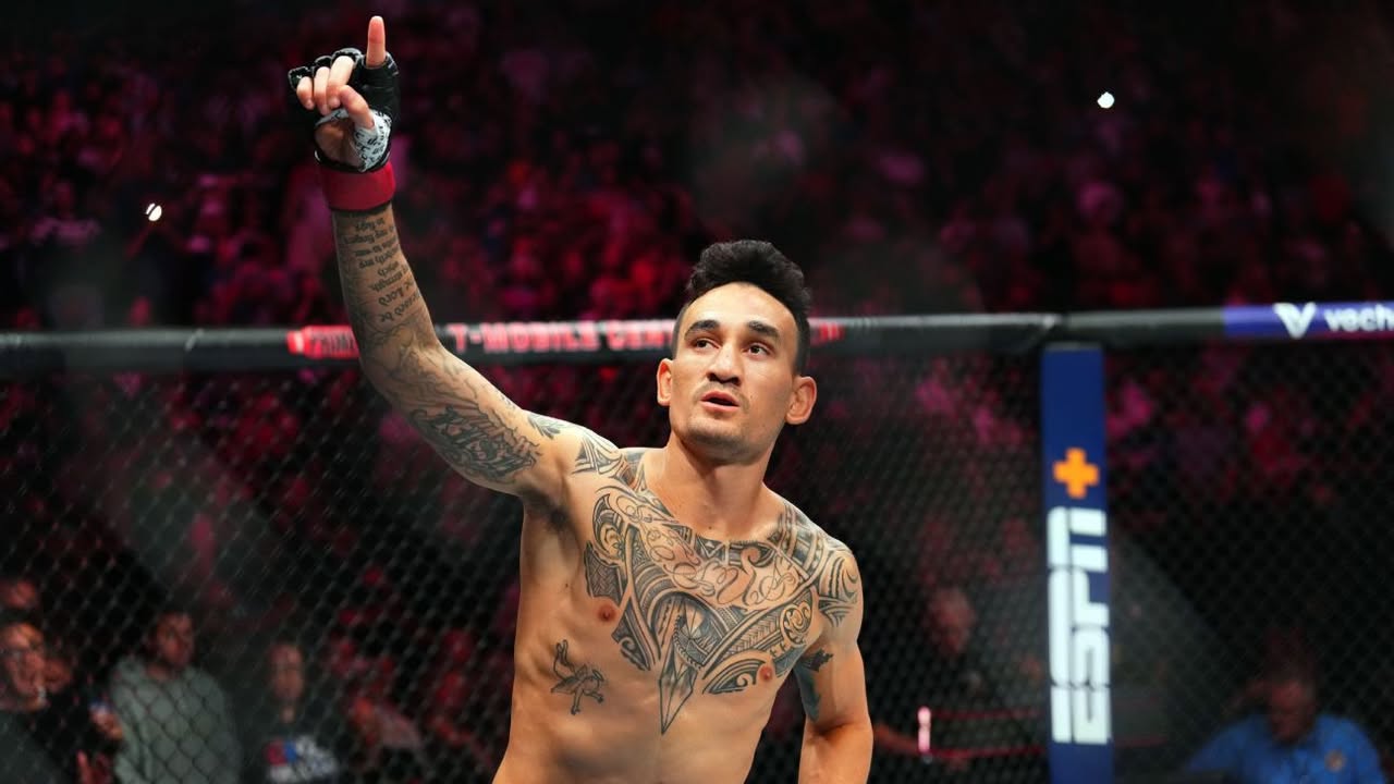 Holloway predicts win vs. McGregor, then trilogy: UFC star Max Holloway said he believes he'll defeat Conor McGregor on July 11 at UFC 329, setting up a possible trilogy bout between the pair later this year at Allegiant Stadium in Las Vegas. #UFC329 #HollowayVsMcGregor #MMA #UFC #FightNight 1 3eafdbfa32e02125710e968e4020bd388d673de2