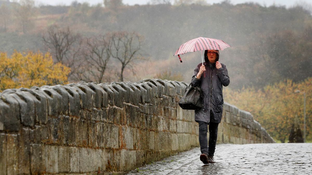 Met Office names areas facing heavy rain on Wednesday – downpours in 30 counties: Met Office weather forecasters say heavy rain is on the cards in some parts of the UK tomorrow, despite other regions facing heatwave conditions and highs of 36C #UKWeather #MetOffice #Rain #WeatherForecast #Heatwave 1 4f1bd826a709dd4529c7785514c06d9c3d08ca62