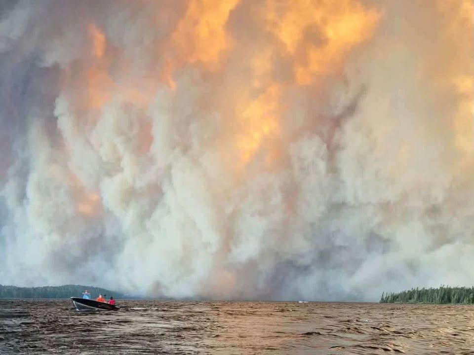 How Ontario First Nation escaped raging wildfire that burned down their community: 'Chance Paavola, who was only 13, drove his little boat with his little dog. He turned around to go back to try and save more people,' Chief says #Ontario #Wildfire #FirstNations #Community #Indigenous 1 4fccfe542a61da3a6bea8fdb410a84e146314872