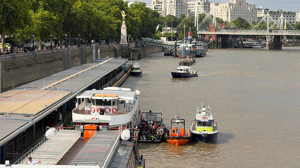 Westminster Bridge live: Multiple casualties in horror police boat crash on Thames: Multiple people have been injured in a boat crash involving a police vessel on the River Thames in central London - follow our live blog for updates #WestminsterBridge #Thames #LondonNews #PoliceBoatCrash #BreakingNews 1 521c0ba639c0c739ad2f9302e349a693d0e39425