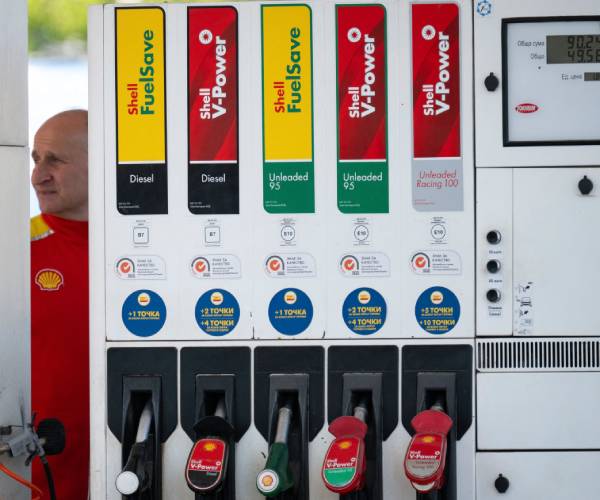 Trump Pressure Fuels DOJ Push on Fuel Pricing: The Justice Department and the Federal Trade Commission urged state attorneys general Friday to investigate potential gasoline price gouging and collusion among oil companies, escalating a pressure campaign President Donald Trump has waged against the industry as pump... #GasPrices #PriceGouging #OilIndustry #DOJ #FTC 1 54113e8107180d235afe942a5277137038adaeec