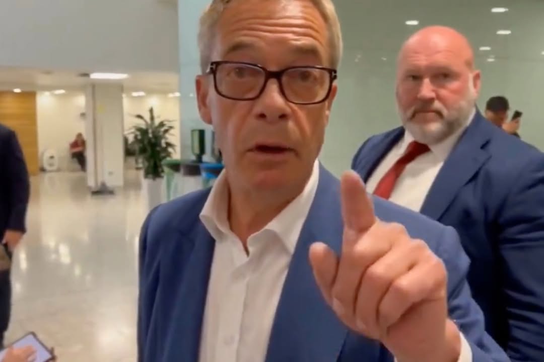 Farage referred to watchdog for investigation over donations from convicted criminal: Former Reform UK deputy leader Ben Habib has asked the Election Commission to probe the period of between 2019 and 2024, while Labour has written also demanding an investigation #Farage #ElectionCommission #UKPolitics #DonationInvestigation #Labour 1 57483b34ffc25c267bbfdd2c4b9da8c7a734746b