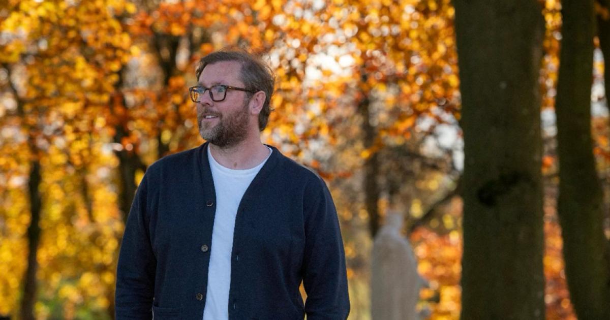 Acclaimed author Damian Barr to make only Glasgow appearance of The Two Roberts tour: Award-winning Scottish author and broadcaster Damian Barr will make his only Glasgow appearance this autumn to celebrate the paperback publication of his acclaimed novel The Two Roberts. #DamianBarr #TheTwoRoberts #GlasgowEvents #ScottishAuthors #BookTour 1 6f334ec9ea76d245d86c0bc8c37fae7df780fe5b