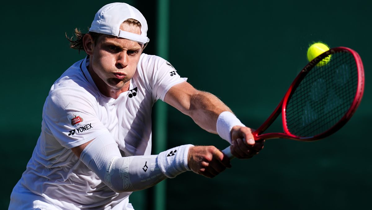 Wimbledon star overcome with emotion and walks out of press conference at SW19: Zizou Bergs broke down in tears and walked out of his press conference after losing to Arthur Fery in a dramatic five-set match at Wimbledon #Wimbledon #Tennis #ZizouBergs #ArthurFery #Sportsmanship 1 7832b85513039f6fe68e3bdd07a2505ec9a18268