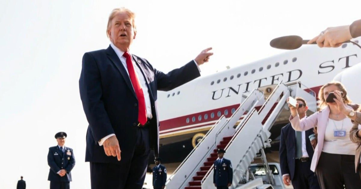 Trump takes his first ride aboard a luxury new Air Force One gifted by Qataris: President Trump responded to new ethics questions on two fronts - the use of a luxury Boeing Jet, gifted by the Qatari government as a temporary Air Force One, and his newly disclosed billion-dollar crypto fortune. Nancy Cordes has more. #Trump #AirForceOne #Qatar #LuxuryJet #CryptoFortune 1 7b0fbe509423e2ec5c5df918ea566be88b1be269