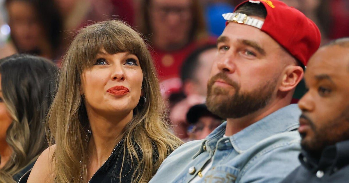 More trucks unload outside of Madison Square Garden ahead of speculated Swift-Kelce wedding: Fan fever is rising over the Taylor Swift-Travis Kelce wedding as forklifts, bins and boxes arrive outside of Madison Square Garden in New York City. Jo Ling Kent has more details. #TaylorSwift #TravisKelce #WeddingBells #FanFever #MadisonSquareGarden 1 9dda664b557a37d6e6d489a893c979548f0c6630