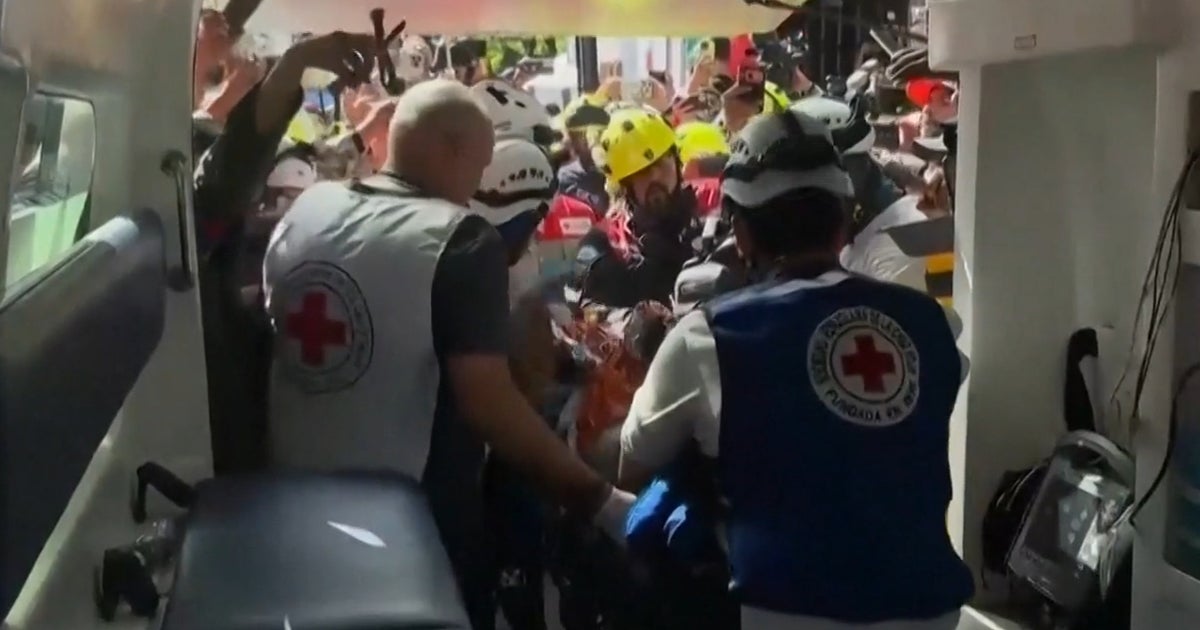 Rescue workers save security guard from Venezuela rubble: Search-and-rescue teams have not given up in Venezuela, more than a week after the double earthquakes. On Thursday, a man was pulled out alive after being fed for days through a syringe, the only way to reach him through the rubble. Camilo Montoya-Galvez has the details. #Venezuela #Terremoto #Rescate #Solidaridad #Esperanza 1 b1f0858a3361b827231aadd2004bb535045a8992