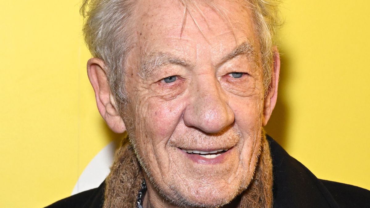 Sir Ian McKellen tries to unite the country with powerful film ahead of England's next World Cup game: Sir Ian McKellen launched a powerful new film to coincide with England's next World Cup game, in an attempt to unite the country. #IanMcKellen #WorldCup #Unity #Film #ComingTogether 1 b888610224b5f477a500fdd9a65a0a4b072db71d