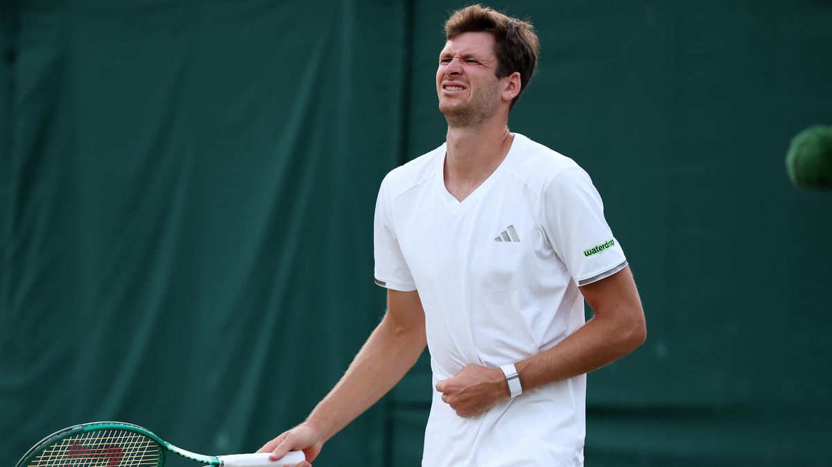Wimbledon star tells umpire he needs to leave court immediately to change his underwear: Hubert Hurkacz was forced to retire from his fourth-round Wimbledon match against Jan-Lennard Struff after picking up an injury in the fourth set #Wimbledon #Tennis #HubertHurkacz #JanLennardStruff #Wimbledon2023 1 b9a7e6df3f5fed50903115cdc27210bdca51ad4b