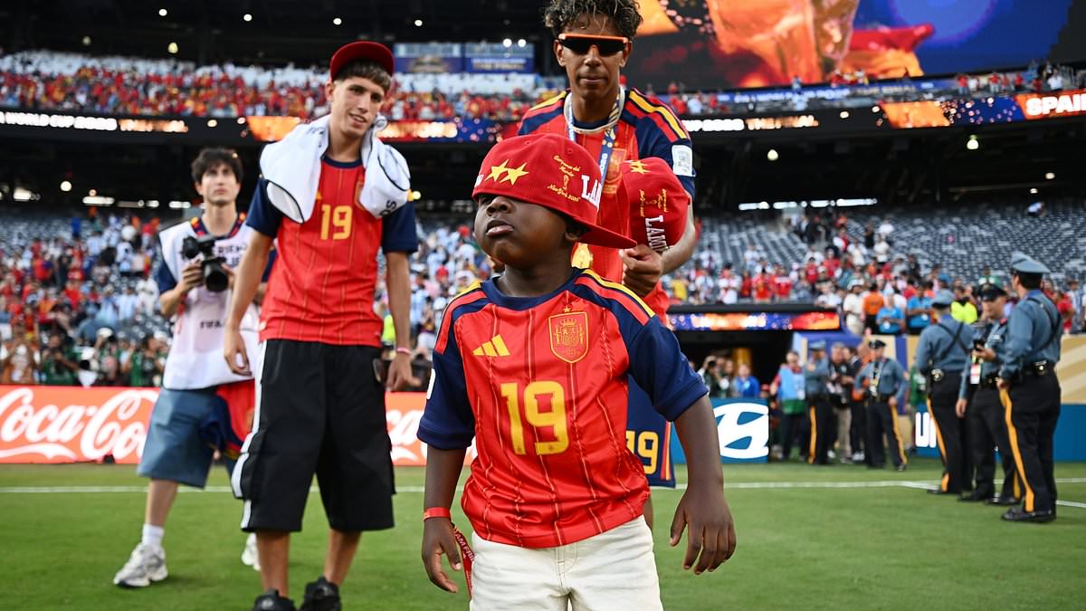 Lamine Yamal's adorable three-year-old brother steals the show again as he shares heartfelt moment with World Cup winner on the pitch: Lamine Yamal isn't the only member of his family captivating audiences around the world. Younger brother Keyne, 3, once again stole the show on Sunday. #LamineYamal #WorldCup #football #family #brother 1 ba91b7a3df3a2cc3174850d9713016bb3d383f41