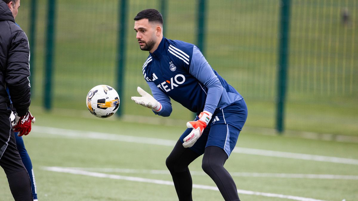 Dimitar Mitov sees Aberdeen transfer exit addressed by Stephen Robinson after Muller deal: The German goalkeeper arrived at Pittodrie earlier this week to challenge for the No. 1 spot #Aberdeen #FootballTransfers #DimitarMitov #StephenRobinson #GermanGoalkeeper 1 bc61c142a22e4f56925535648d678c5b11fbad27