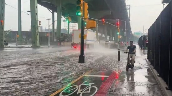 Which parts of New York are under a flash flood warning today? Full list of affected areas: Severe flooding from heavy rain closed the Clearview Expressway and disrupted transportation throughout NYC. #NewYork #FlashFlood #WeatherAlert #SevereWeather #FloodWarning 1 cd9657a422ff2b331173440b46a6b83b0ff3c710