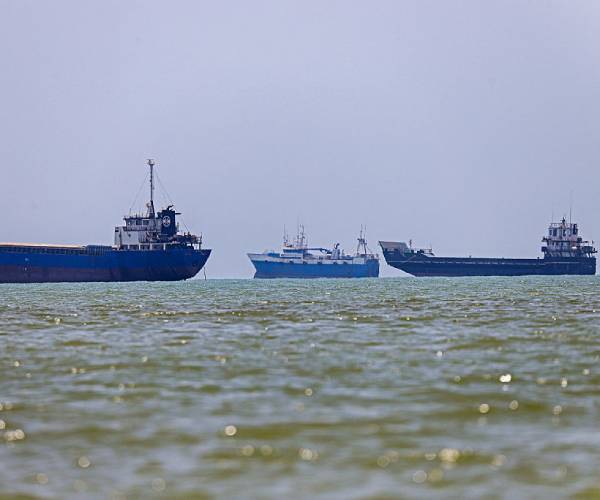 Iran Rejects US Offer on Strait Tolls: The Trump administration has offered to release billions of dollars in frozen Iranian funds if Tehran abandons its demand to charge ships for passage through the Strait of Hormuz, but the regime rejected the proposal and continues to insist it controls the strategic waterway. #Iran #StraitOfHormuz #USIranRelations #ShippingFees #MiddleEast 1 d26db131836b5213f6745800430212483a3cafc9